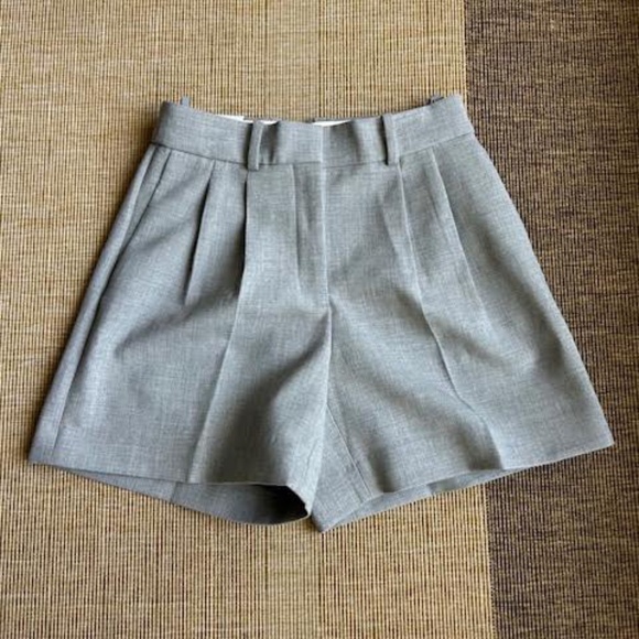 Heather Grey Pleated Shorts from Aritizia - Picture 1 of 3